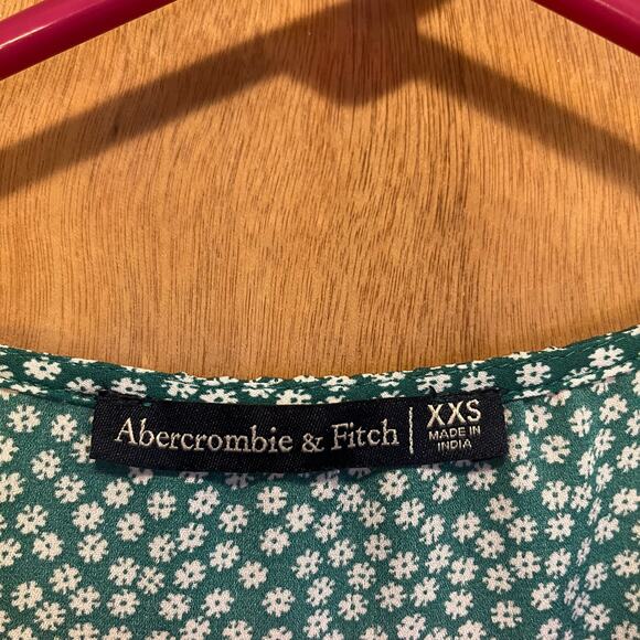 Abercrombie Wrap Dress Women’s XXS Green Floral Flutter Sleeve Boho Resort Beach - Picture 3 of 9